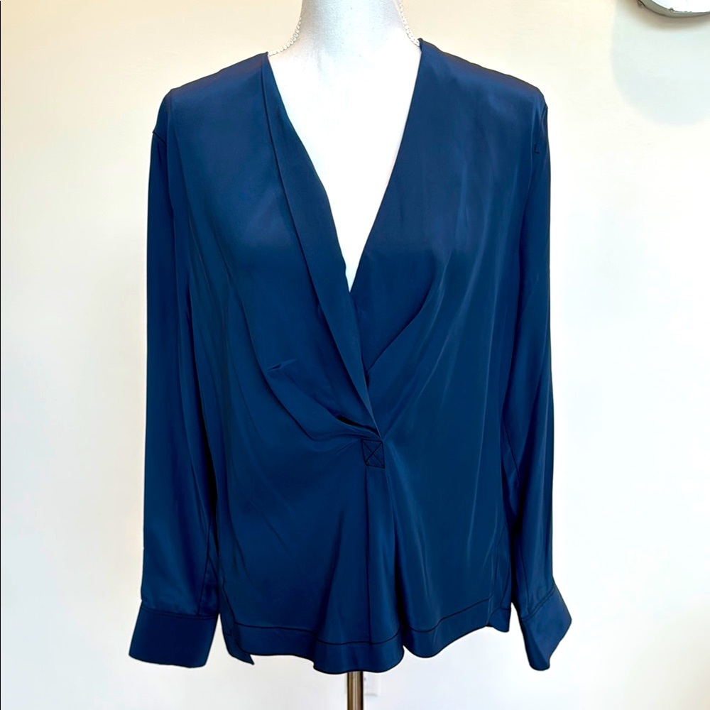 Rag & Bone Navy 100% Silk V-Neck Blouse Size L Pristine Condition
